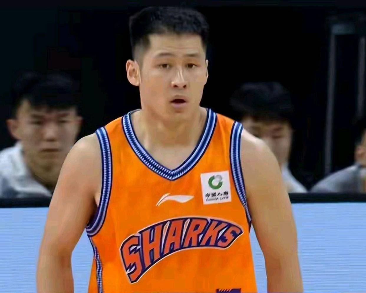山西队鏖战广州队,王哲林状态火热 山西队鏖战广州队,王哲林状态火热