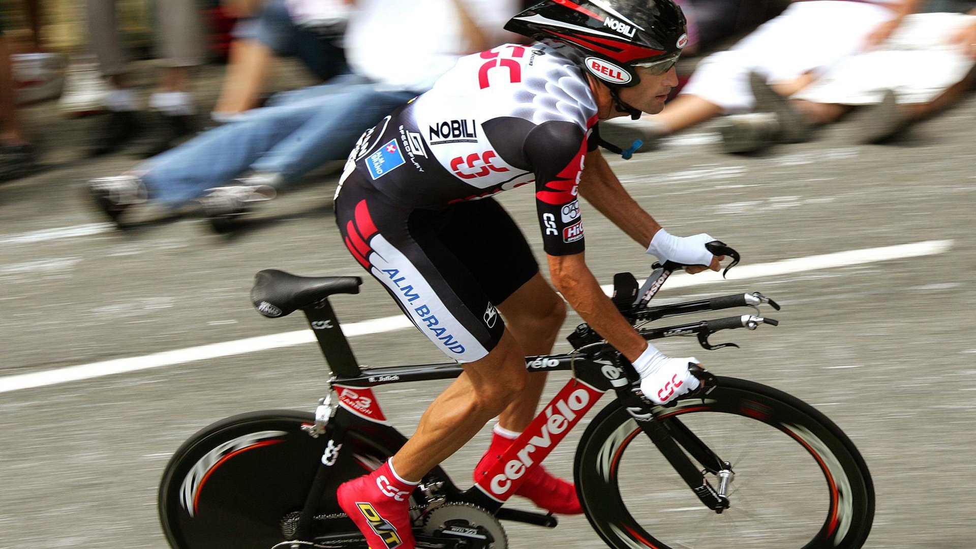 格纳布里爆发时刻定乾坤,拜仁用德国式严谨碾过那不勒斯华丽风暴