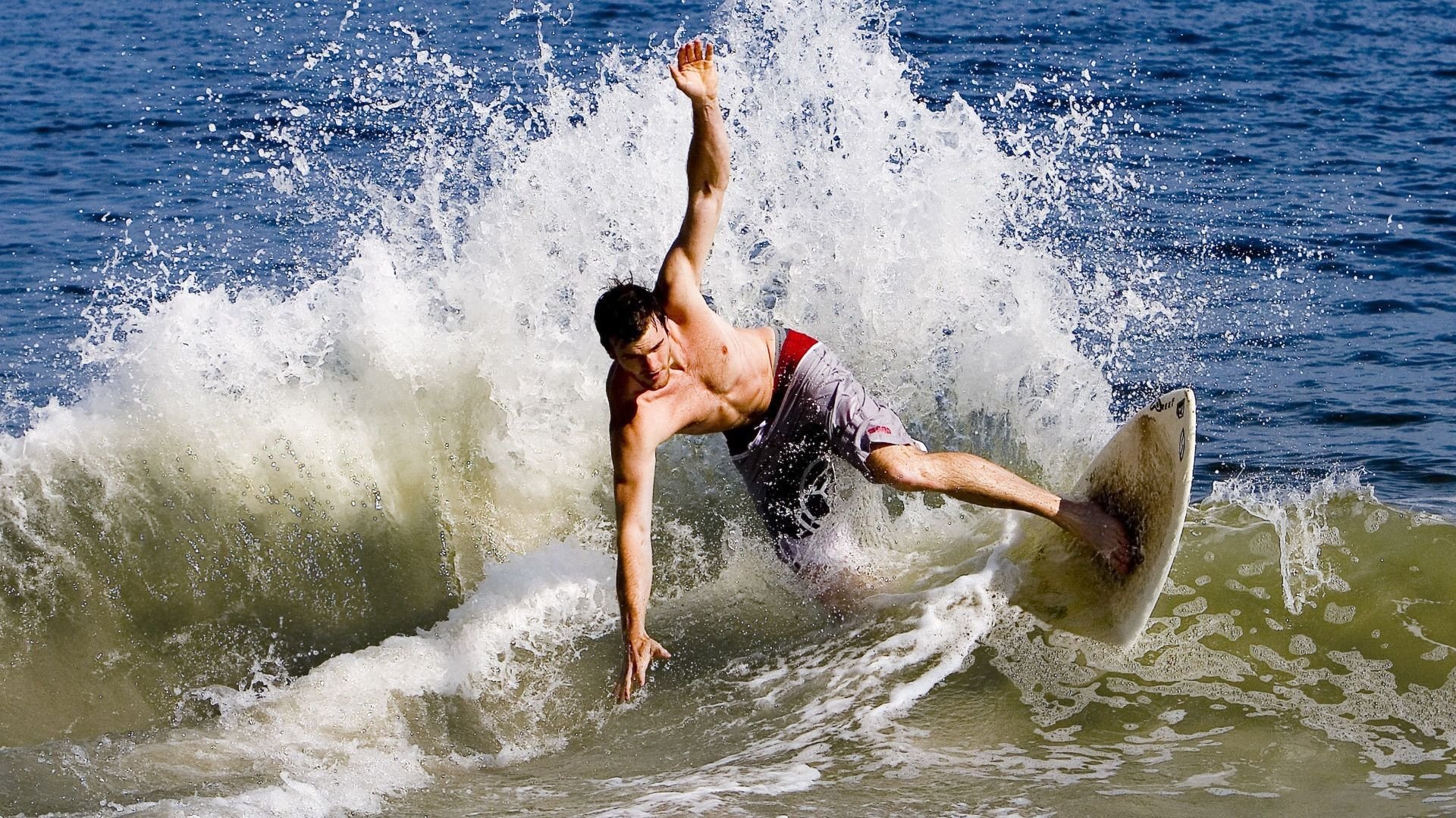 从法拉盛到都灵，兹维列夫的火焰如何跨越赛季，重燃网坛格局