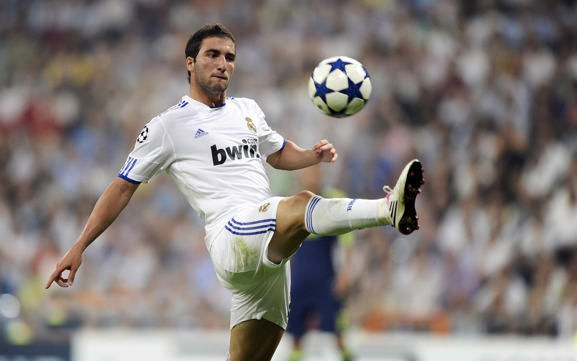 雷霆打穿国王,布克成为关键先生